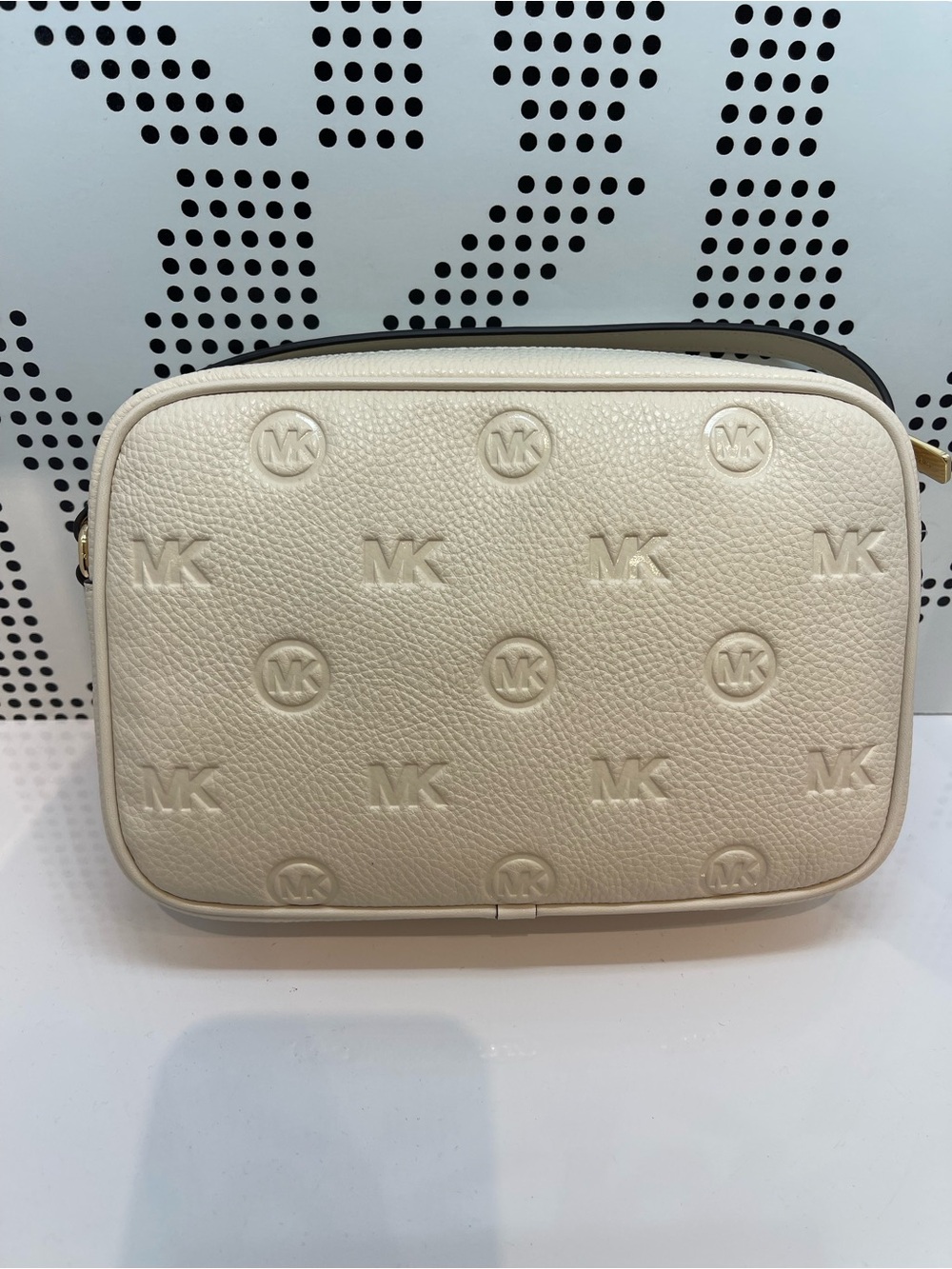 Michael Kors Jet Set Travel Large Logo Debossed EW Camera Crossbody Bag
Lt Cream - Picture 6 of 16